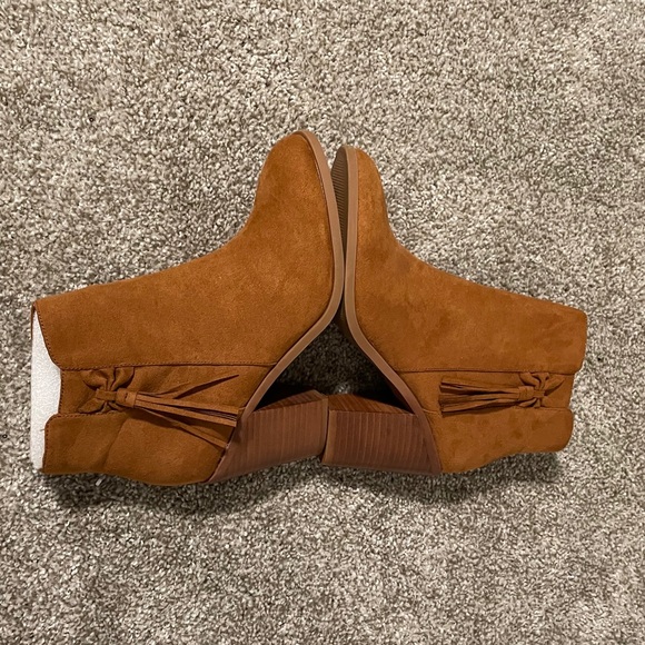 Gorgeous 6 1/2 Cognac Market & Spruce booties - Picture 3 of 7
